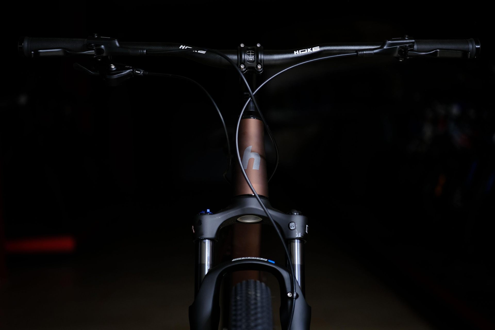 Вилка воздушная Suntour XCM 32 AIR под ось 15mm HOKE 17 Way 29 HD матовый коричневый 23